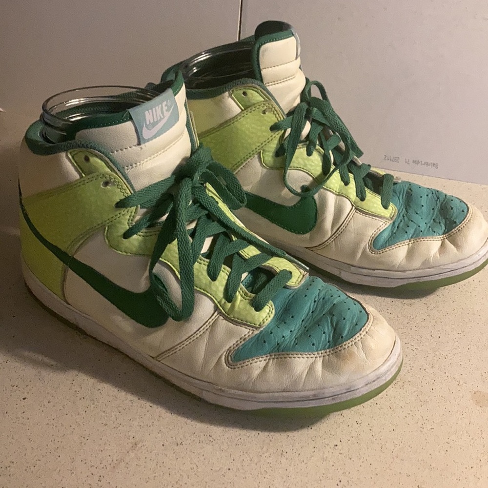 White and green glow in the dark Nike basketball shoes. - Picture 3 of 8